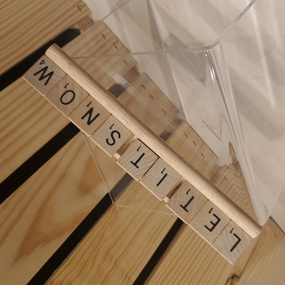 *LET IT SNOW* Scrabble Tile Rack - Picture 1 of 1